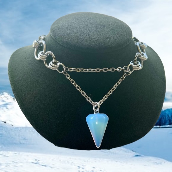 Handmade maille steel choker necklace with iridescent opalite pendulum charm . - Picture 7 of 12